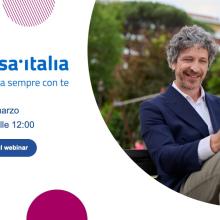 uomo su panchina che guarda cellulare, logo infocamere