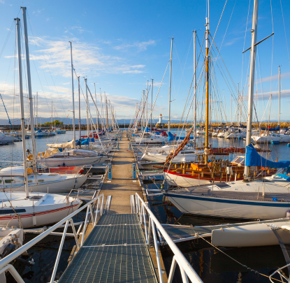 porto nautico, barche ormeggiate